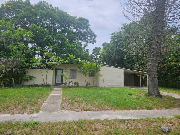 174 SE Celestia Court, Port St. Lucie, FL 34983