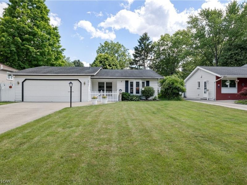26701 Redwood Drive, Olmsted Falls, OH 44138 Photo 2
