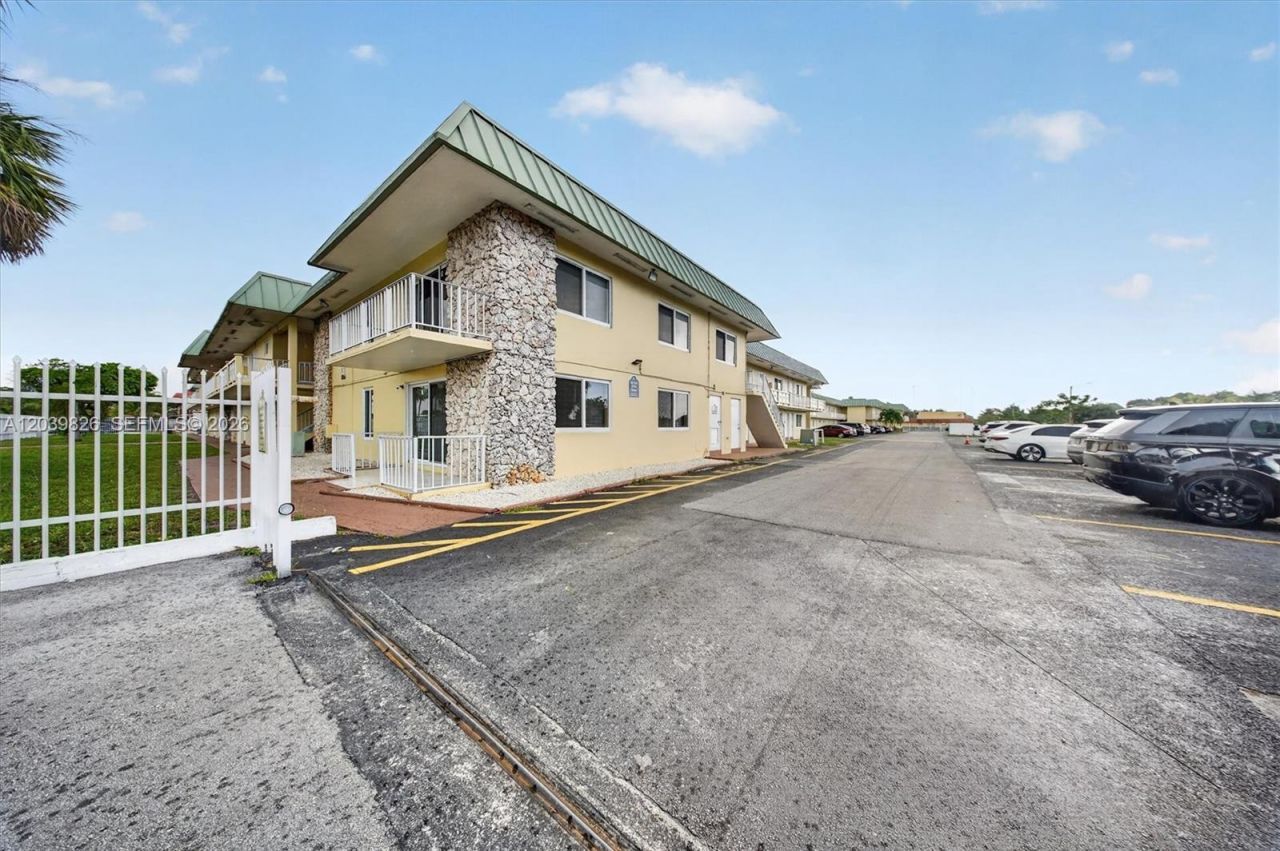 505 NW 177th St, Unit 103, Miami Gardens, FL 33169 Photo