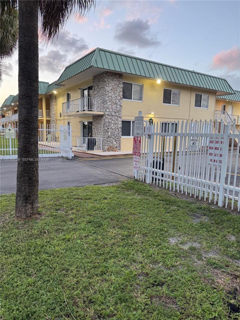 505 NW 177th St, Unit 103, Miami Gardens, FL 33169 Photo