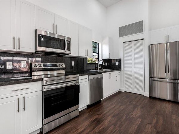 601 Leslie Dr , Hallandale Beach, FL 33009