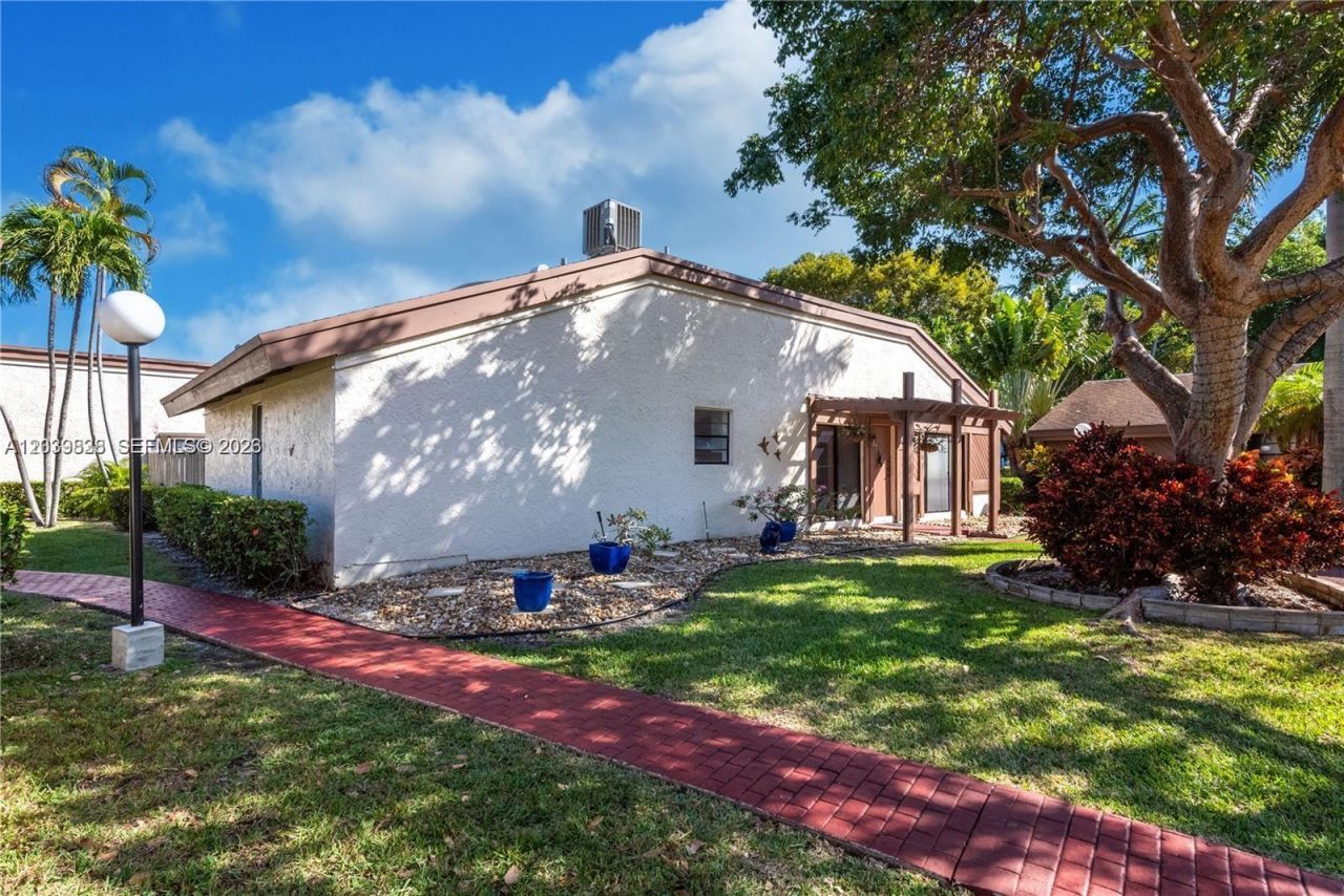 601 Leslie Dr, Hallandale Beach, FL 33009 Photo