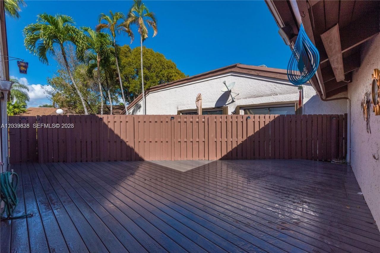 601 Leslie Dr, Hallandale Beach, FL 33009 Photo