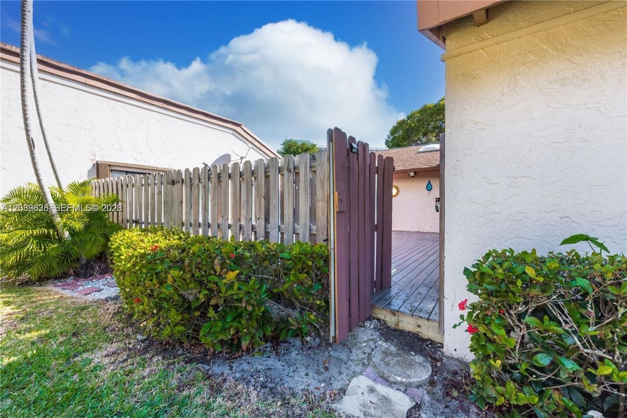 601 Leslie Dr, Hallandale Beach, FL 33009 Photo