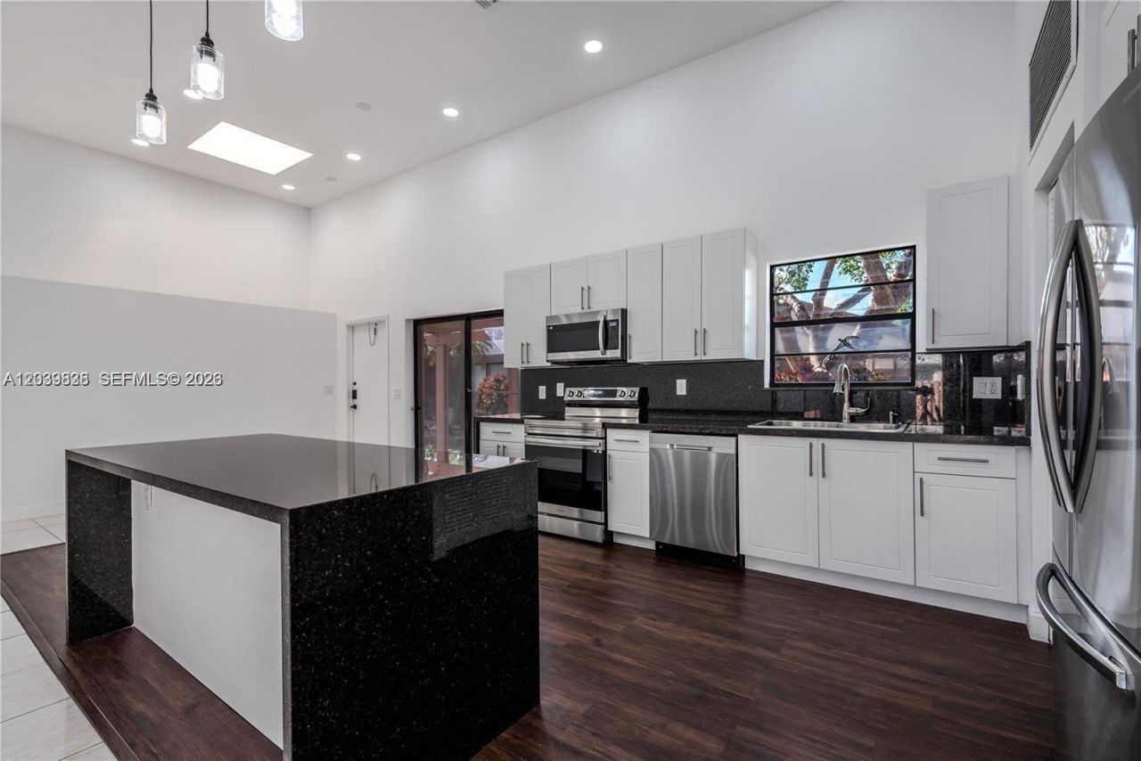 601 Leslie Dr, Hallandale Beach, FL 33009 Photo