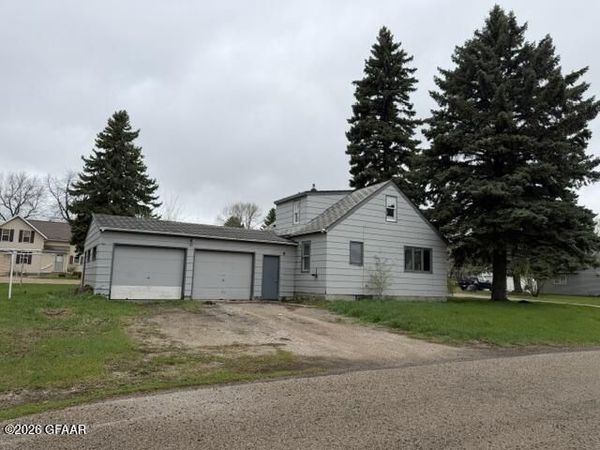 502 3RD Street W, Park River, ND 58270