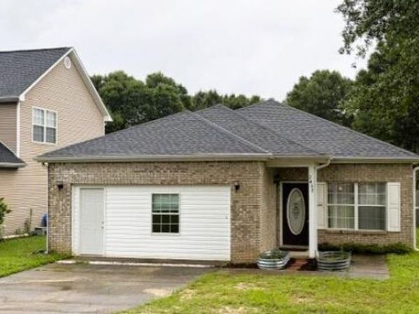 2457 S Lakeview Drive, Crestview, FL 32536