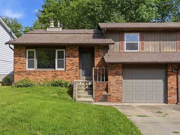 1912 North Ridge Dr, Coralville, IA 52241