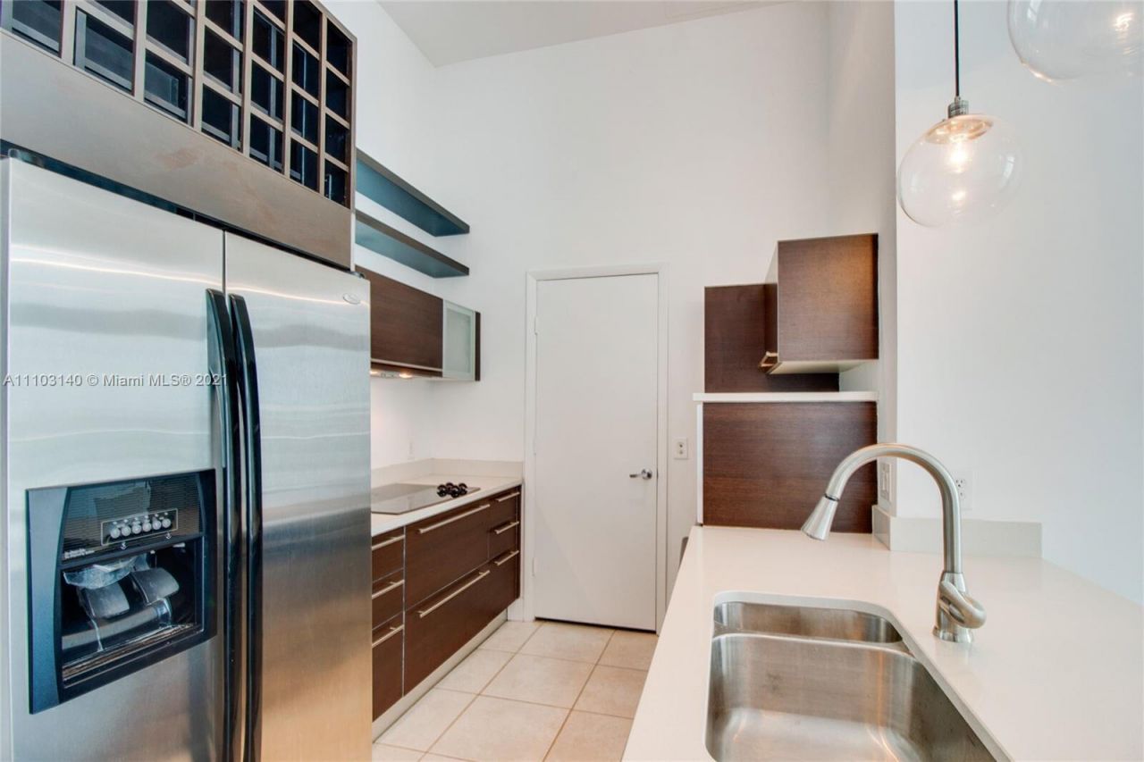 1900 N Bayshore Drive, Unit 912, Miami, FL 33132 Photo