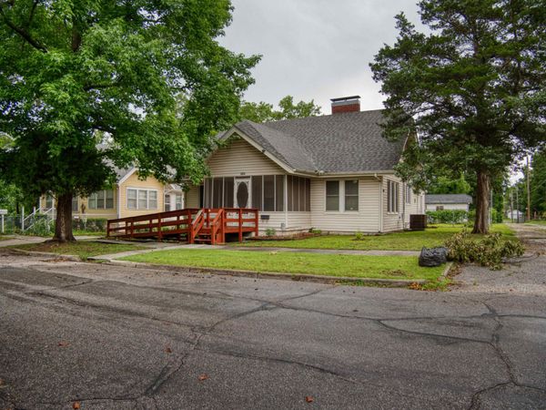 918 1st Ave NE , Miami, OK 74354