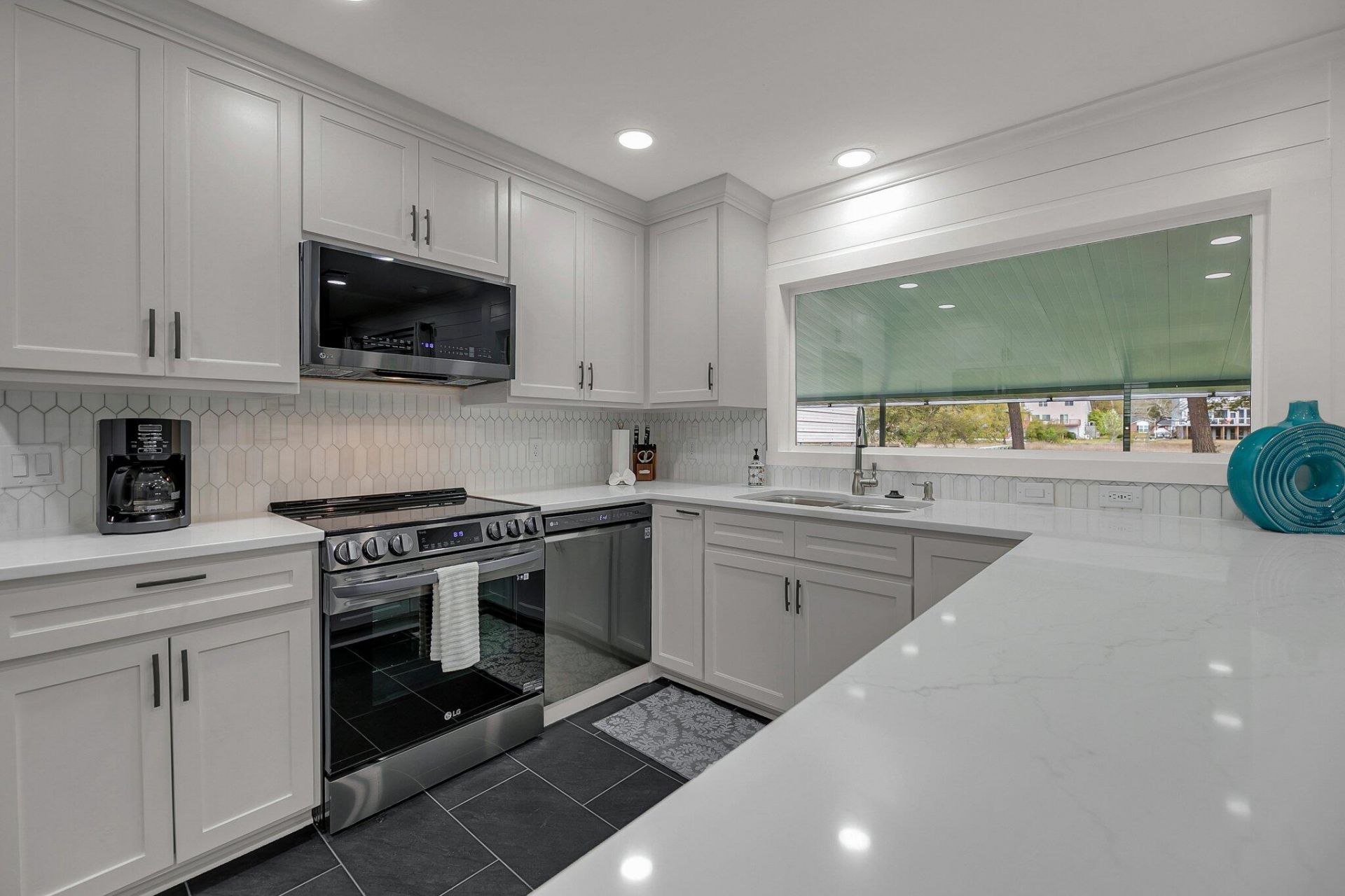 764 Creekside Drive Photo 17