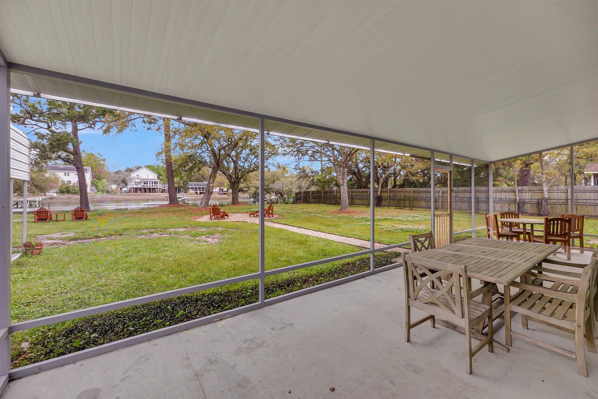 764 Creekside Drive Photo 35