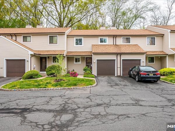 12 Tulip Court, EDISON, NJ 08820