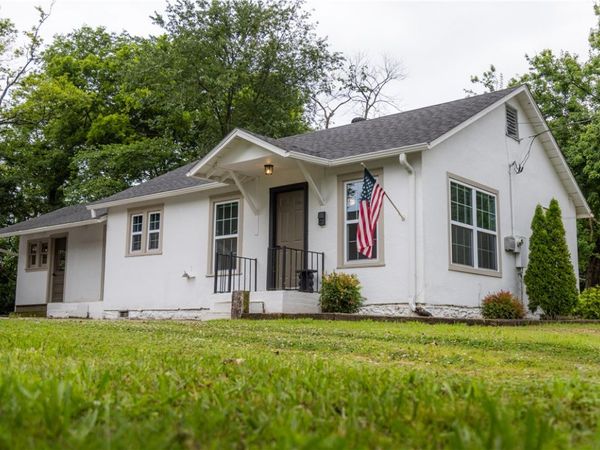810 W Elgin Street, Siloam Springs, AR 72761
