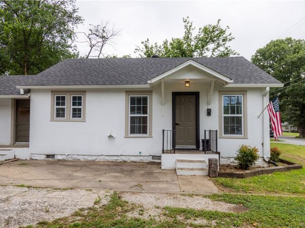 810 W Elgin Street, Siloam Springs, AR 72761