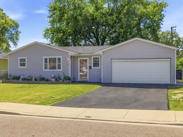 41 Austin Avenue , Carpentersville, IL 60110