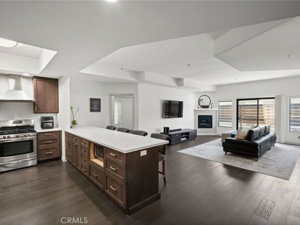 4477 Woodman Avenue, Unit 202, Sherman Oaks, CA 91423