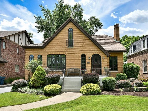 146 S Poplar Avenue, Elmhurst, IL 60126