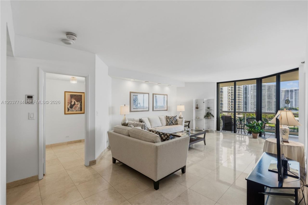 20191 E Country Club Dr, Unit 803, Aventura, FL 33180 Photo
