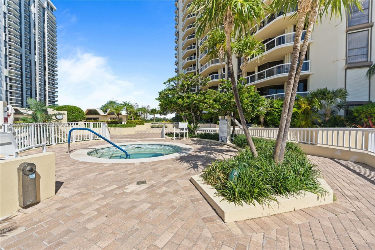 20191 E Country Club Dr, Unit 803, Aventura, FL 33180 Photo