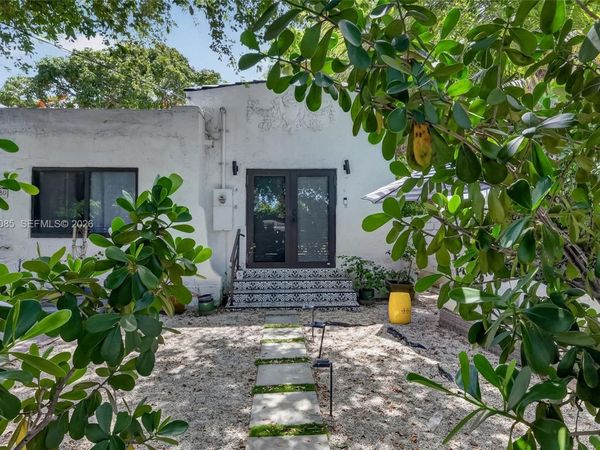 8280 NE 1st Pl , Miami, FL 33138