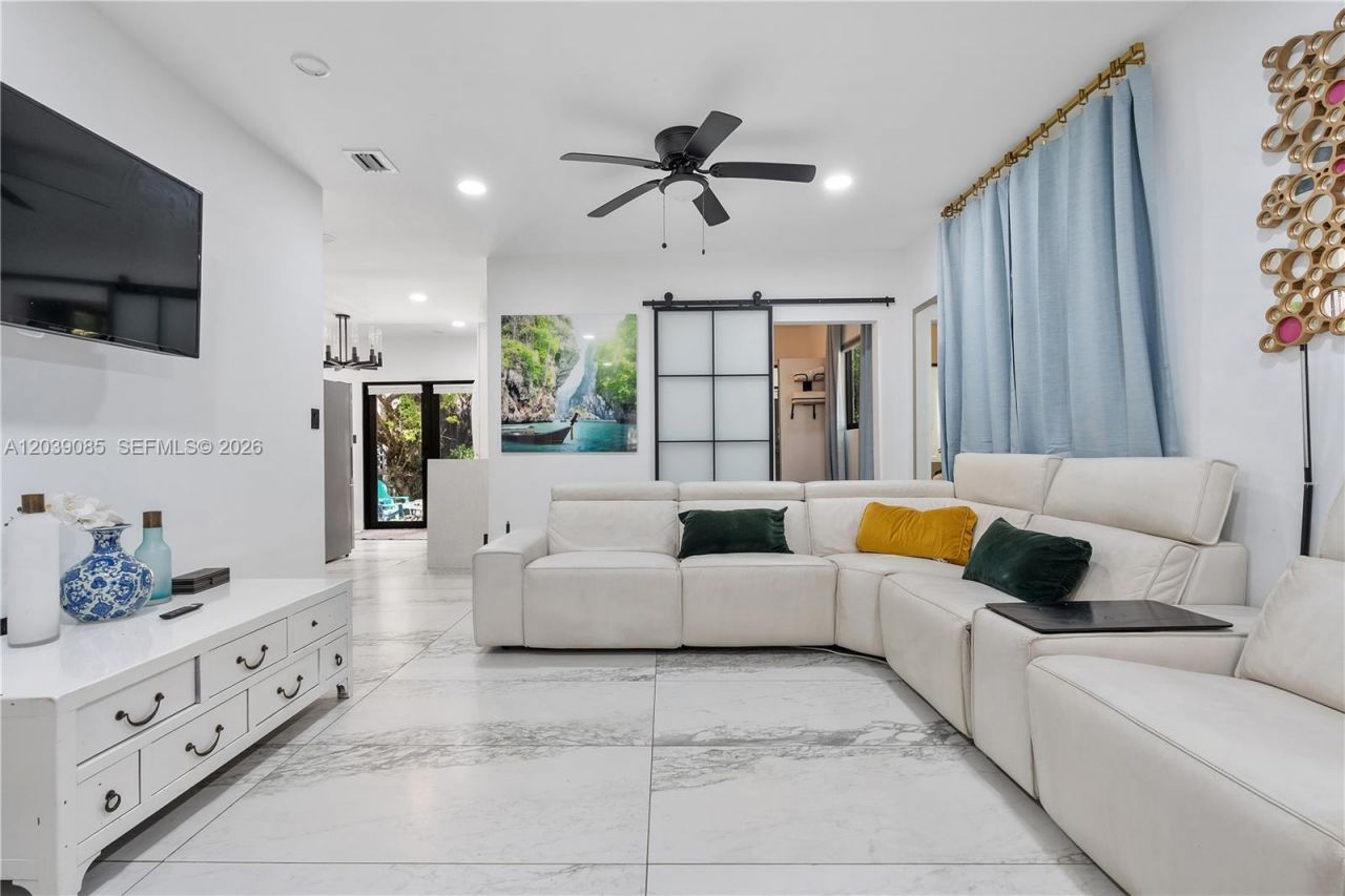 8280 NE 1st Pl , Miami, FL 33138 Photo