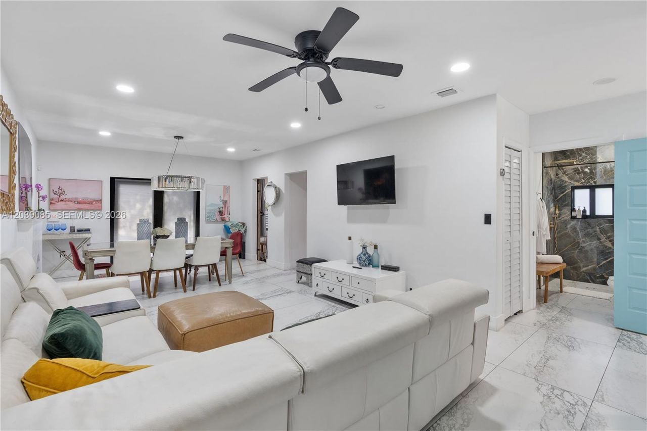8280 NE 1st Pl , Miami, FL 33138 Photo