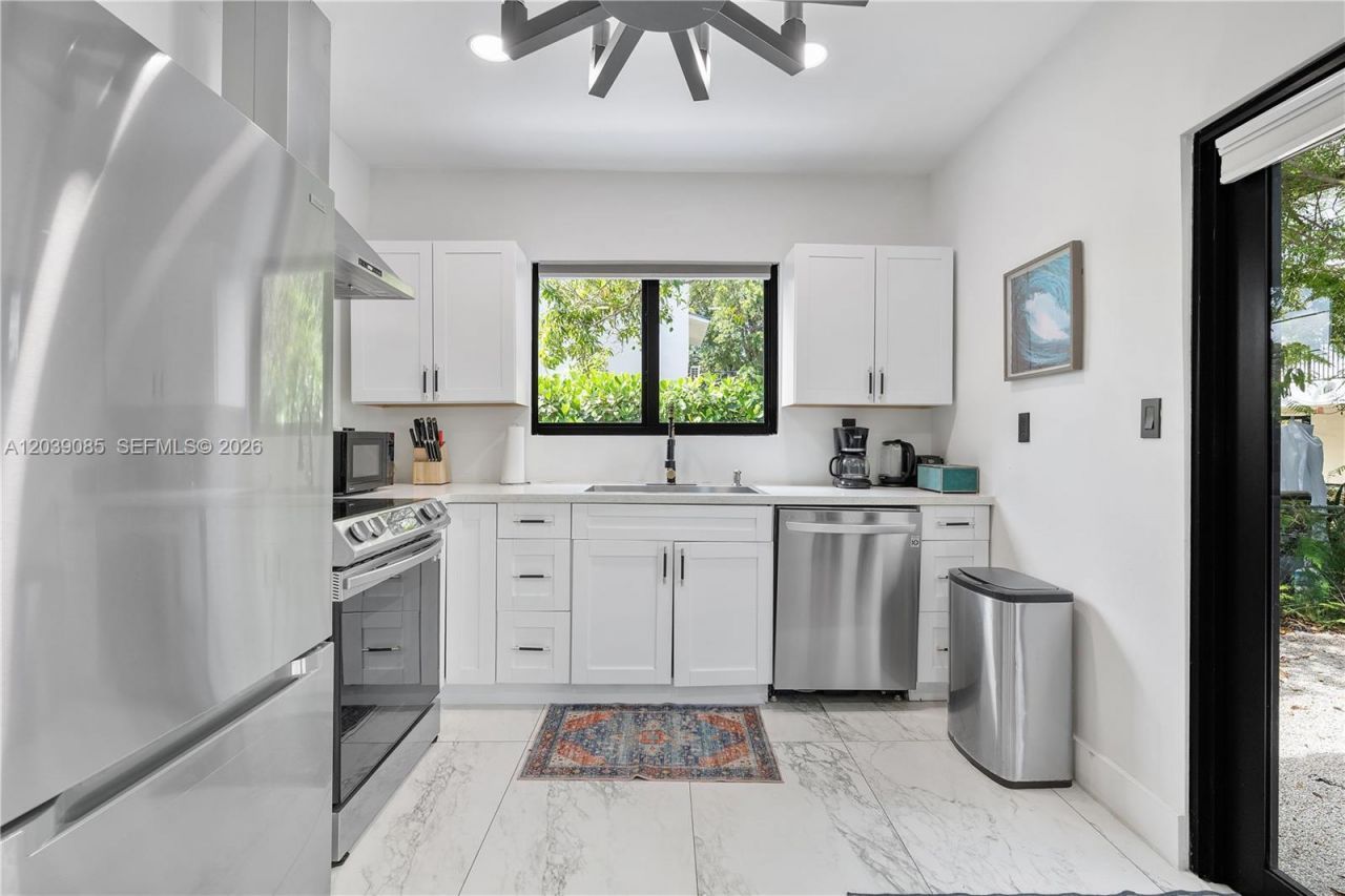 8280 NE 1st Pl , Miami, FL 33138 Photo