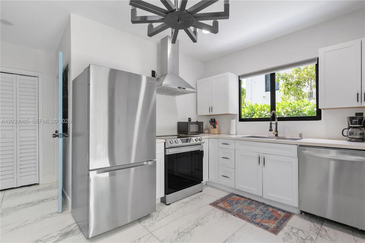 8280 NE 1st Pl , Miami, FL 33138 Photo