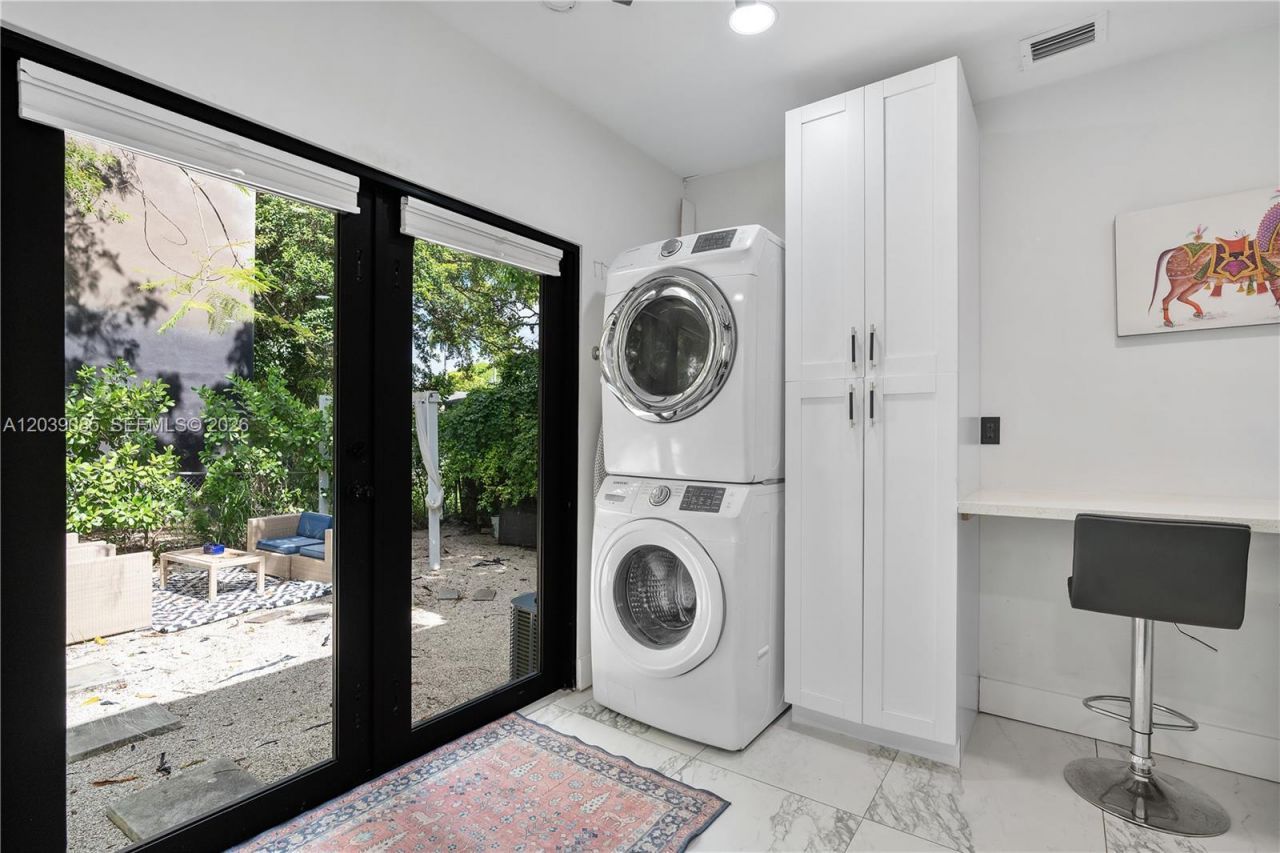8280 NE 1st Pl , Miami, FL 33138 Photo