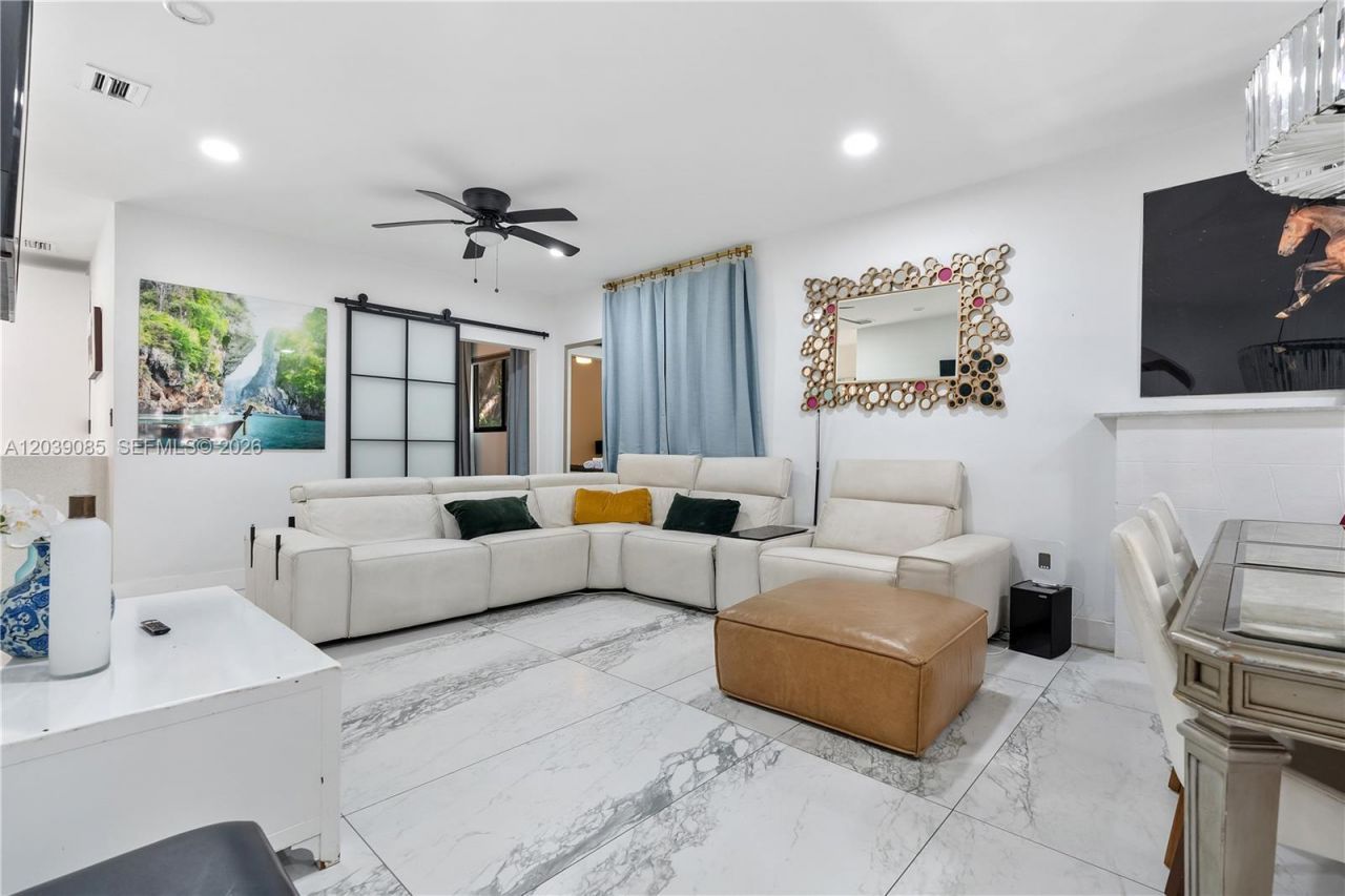 8280 NE 1st Pl , Miami, FL 33138 Photo