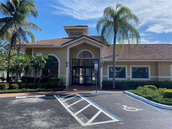 450 W Palm Cir W , Unit 301, Pembroke Pines, FL 33025