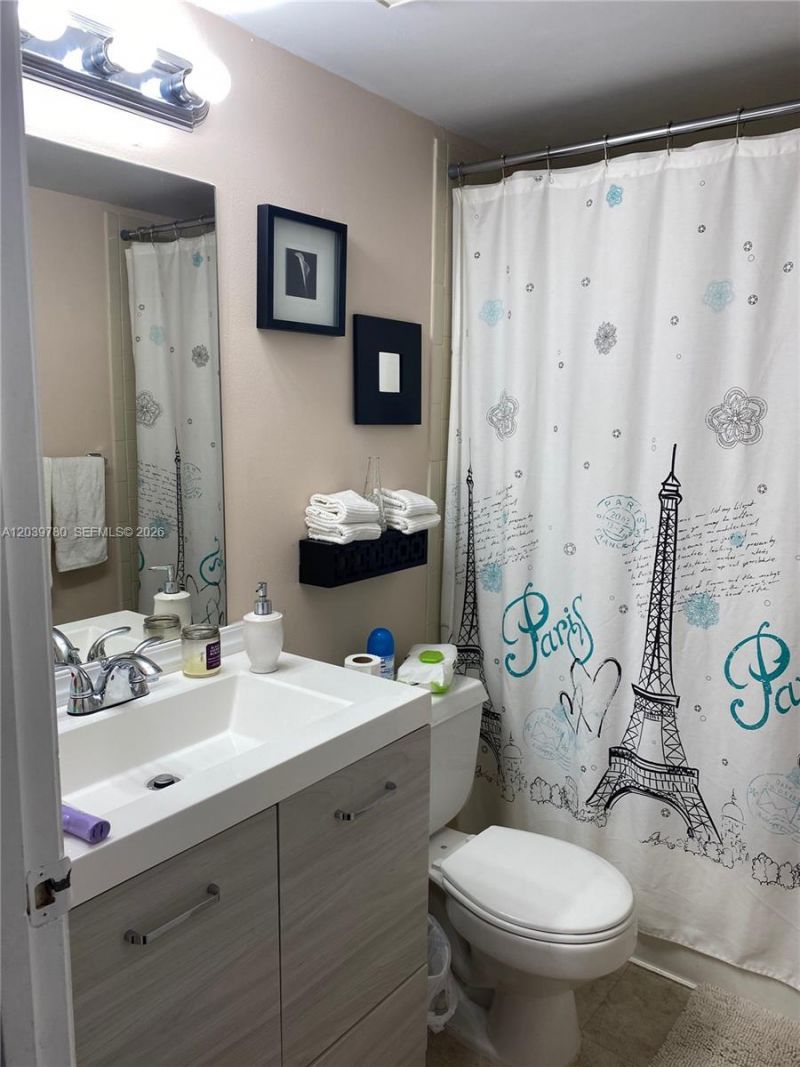 450 W Palm Cir W, Unit 301, Pembroke Pines, FL 33025 Photo