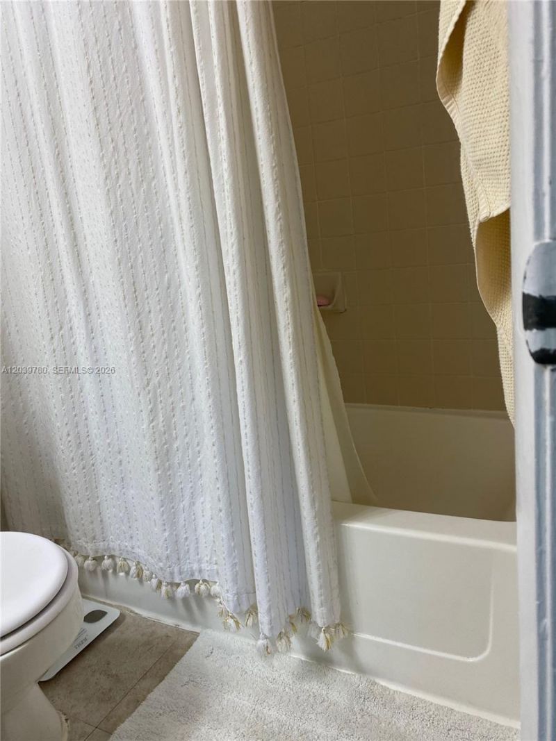 450 W Palm Cir W, Unit 301, Pembroke Pines, FL 33025 Photo