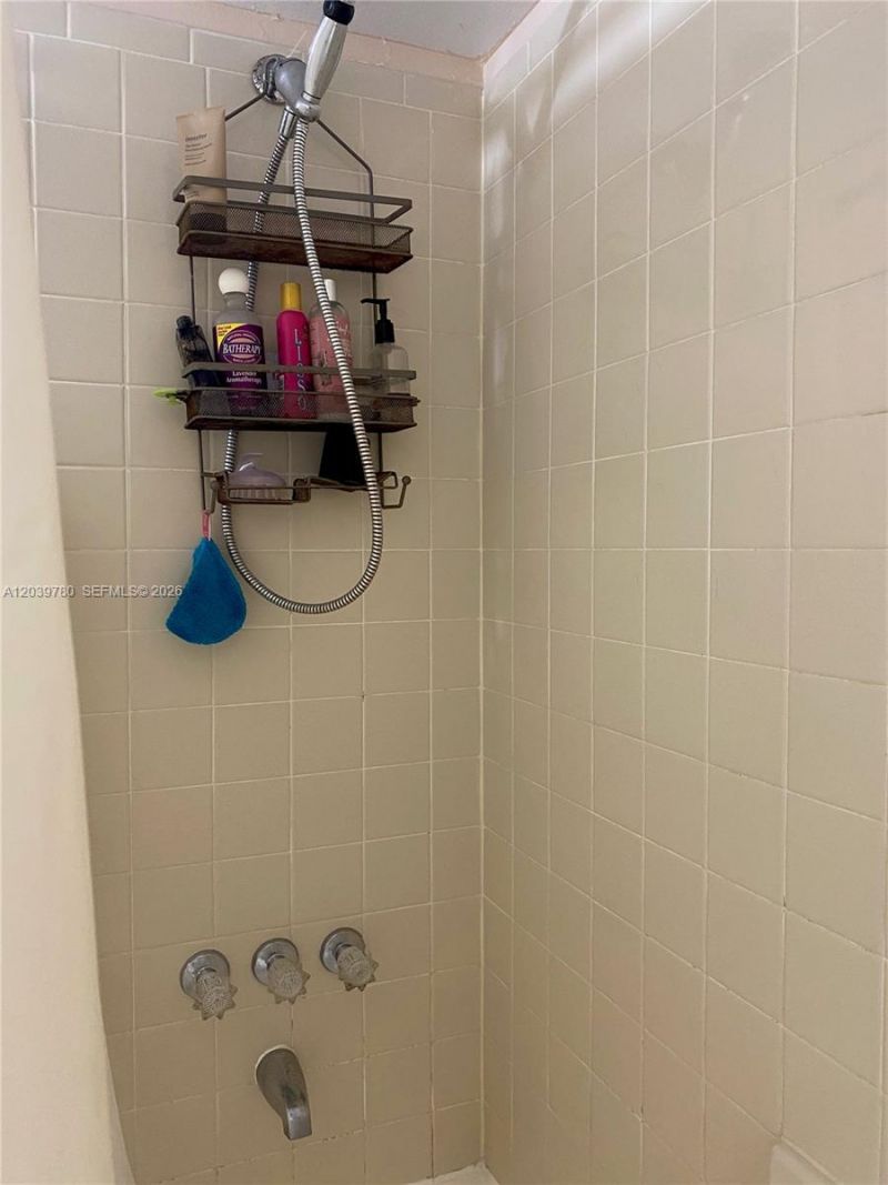 450 W Palm Cir W, Unit 301, Pembroke Pines, FL 33025 Photo
