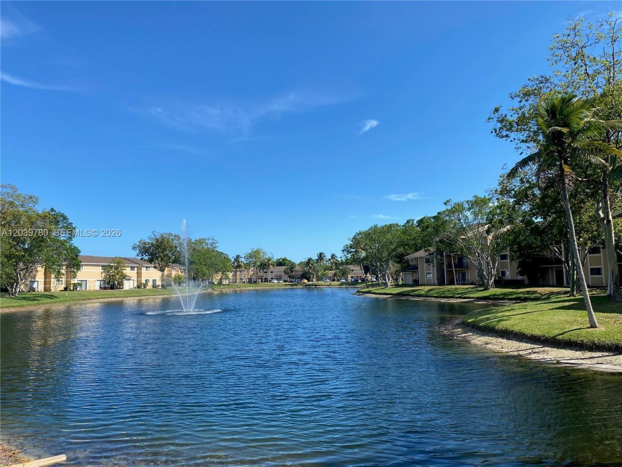 450 W Palm Cir W, Unit 301, Pembroke Pines, FL 33025 Photo