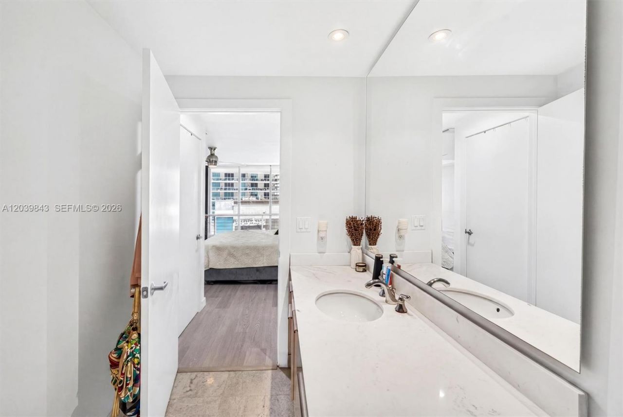 1050 Brickell Ave , Unit 420, Miami, FL 33131 Photo