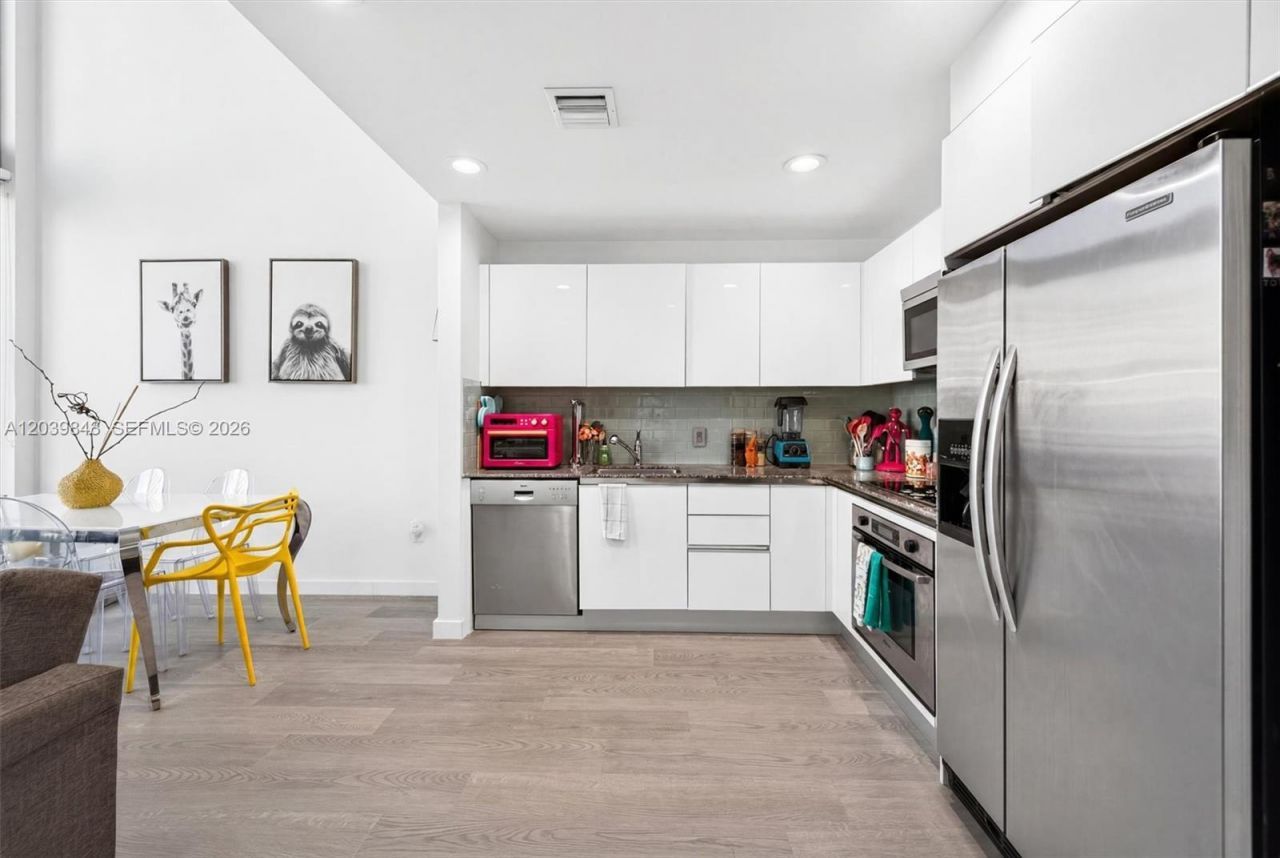 1050 Brickell Ave , Unit 420, Miami, FL 33131 Photo