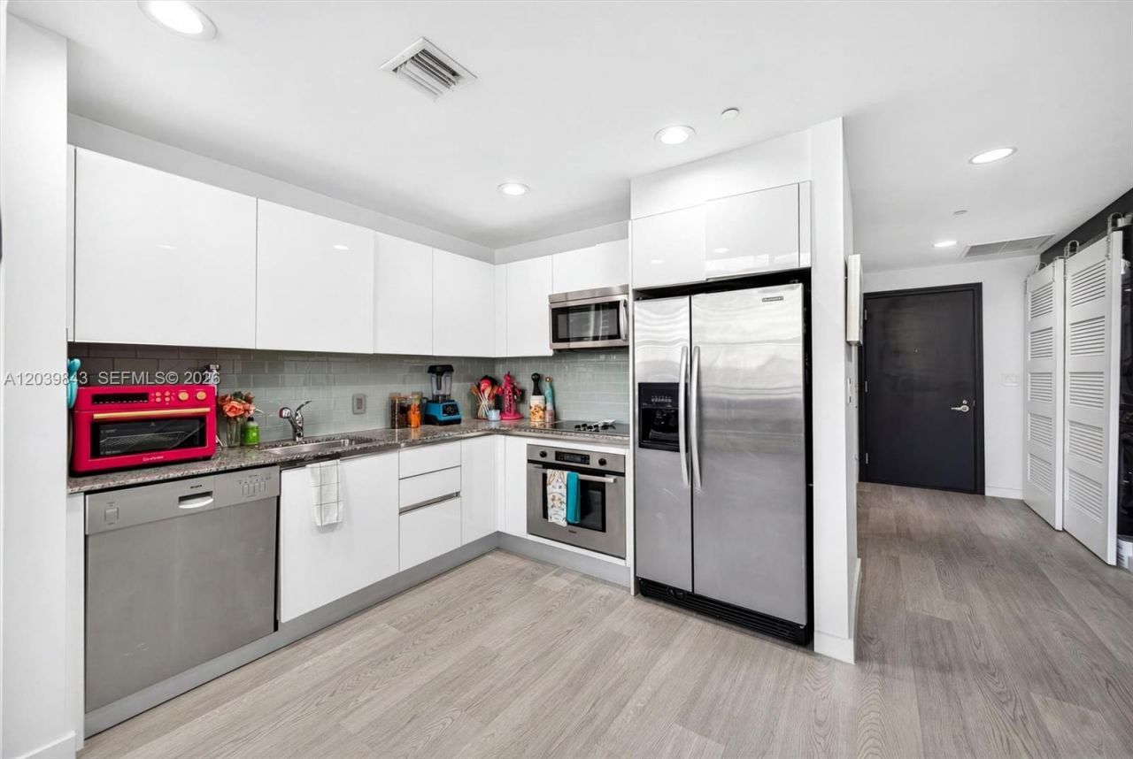 1050 Brickell Ave , Unit 420, Miami, FL 33131 Photo