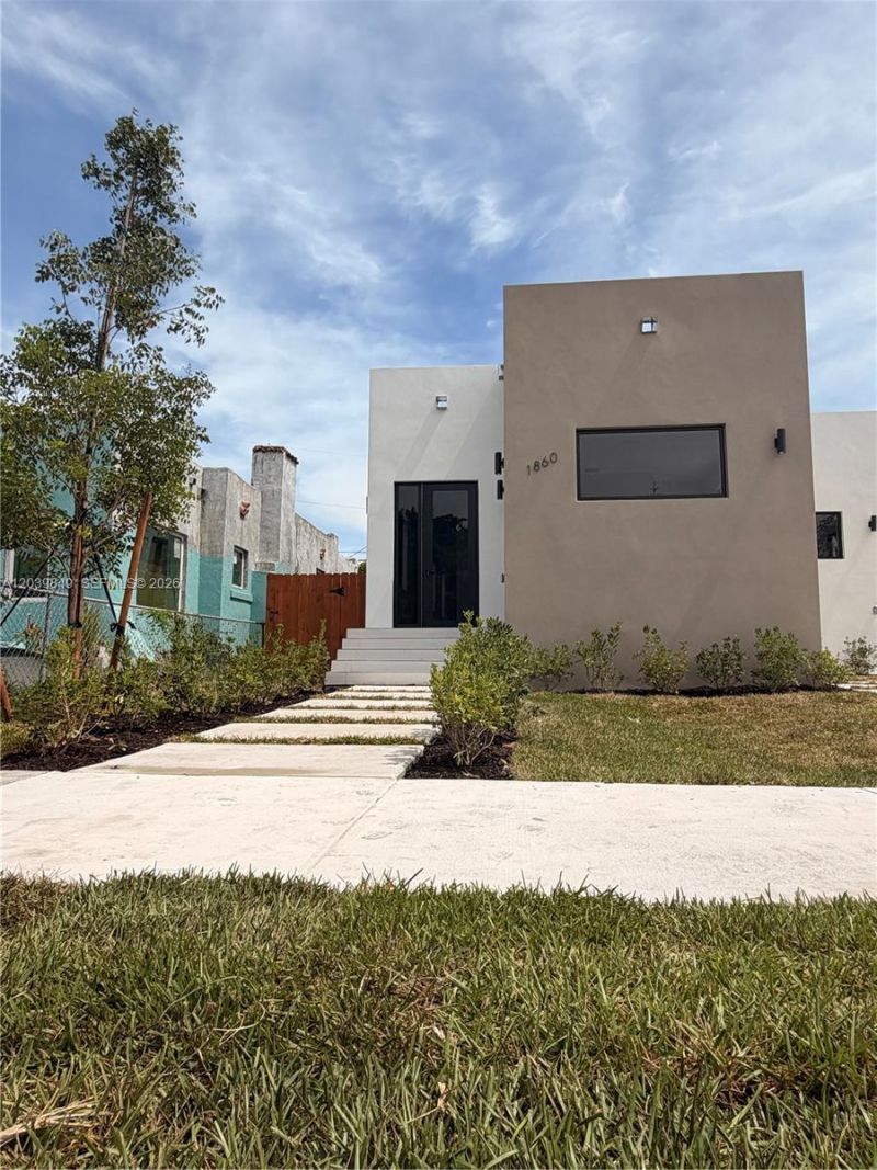 1860 NW 48th St, Miami, FL 33142 Main Photo