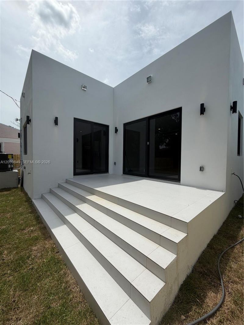 1860 NW 48th St, Miami, FL 33142 Photo