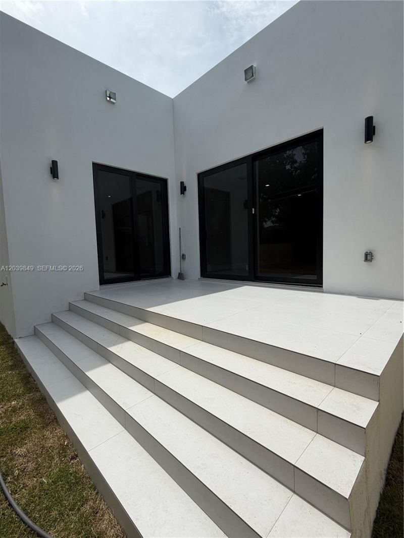 1860 NW 48th St, Miami, FL 33142 Photo