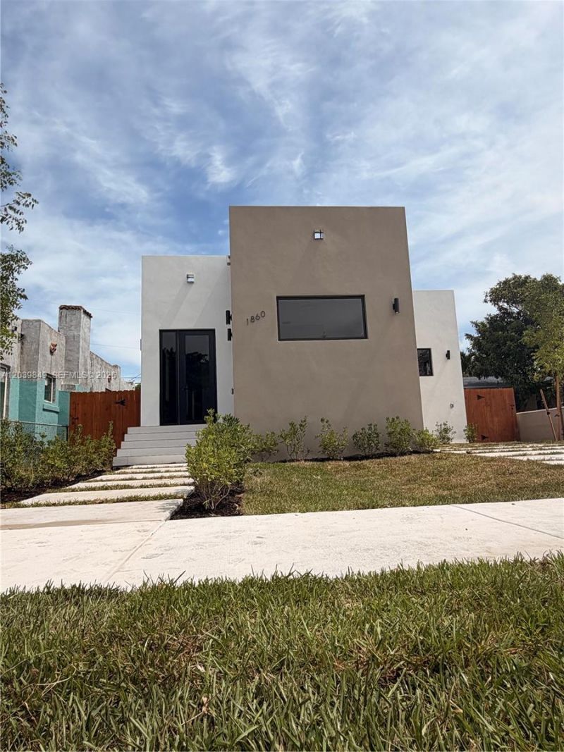 1860 NW 48th St, Miami, FL 33142 Photo