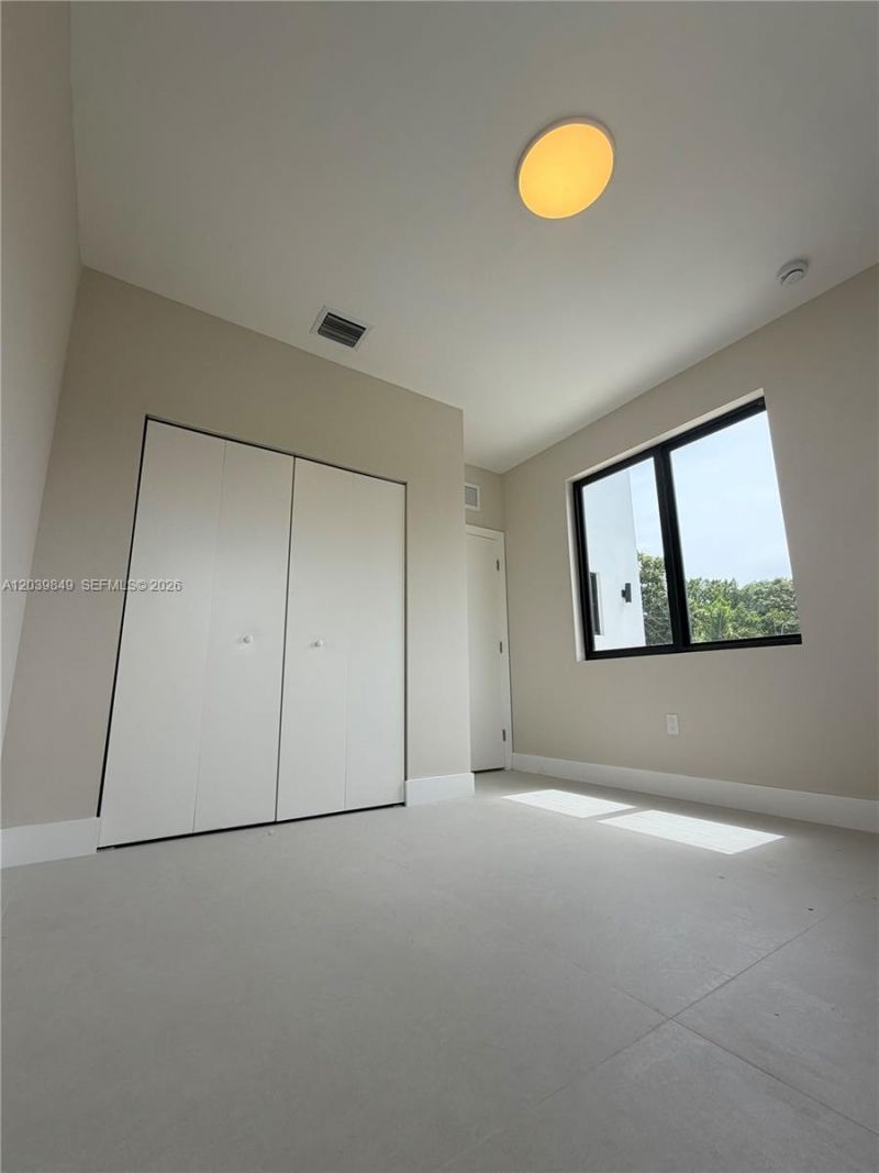 1860 NW 48th St, Miami, FL 33142 Photo