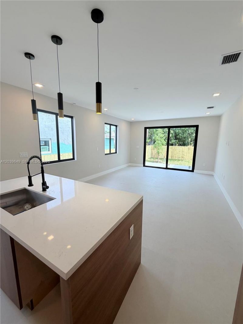 1860 NW 48th St, Miami, FL 33142 Photo