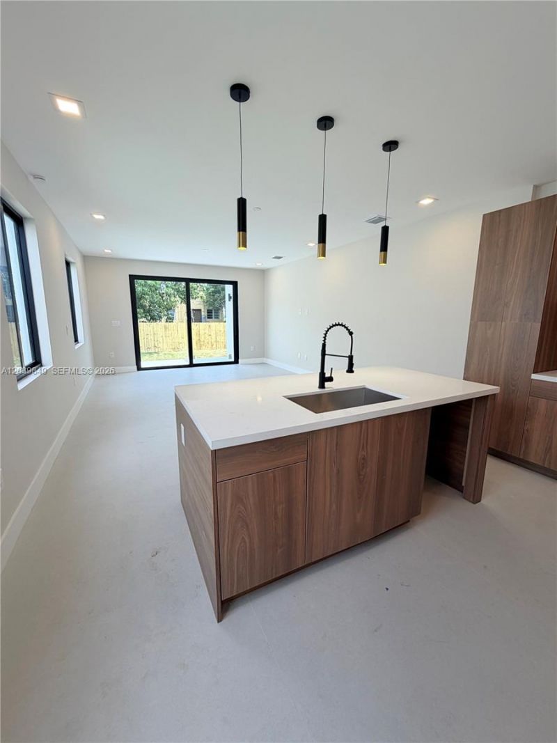 1860 NW 48th St, Miami, FL 33142 Photo