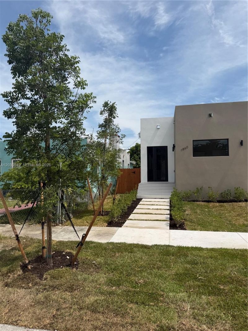 1860 NW 48th St, Miami, FL 33142 Photo