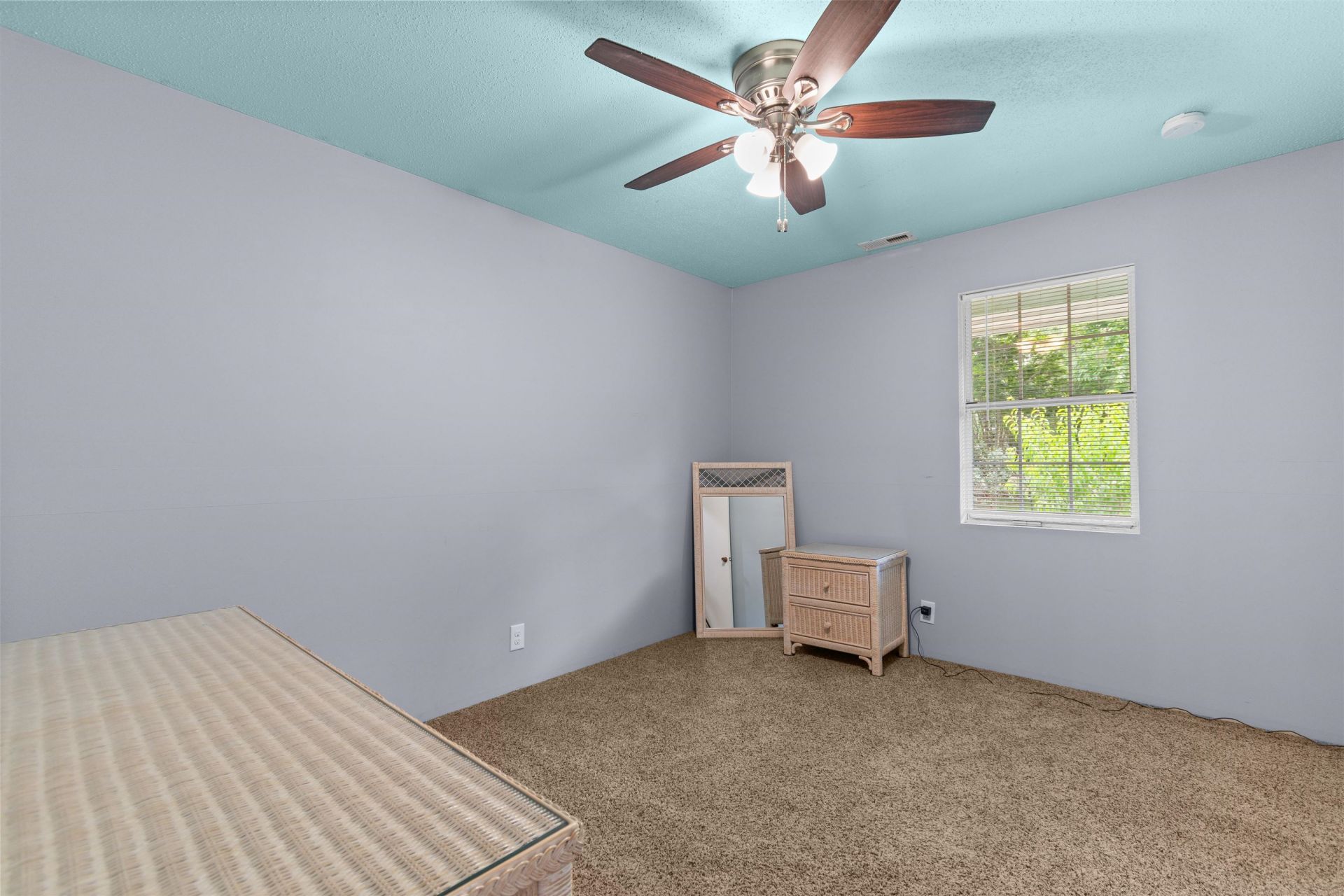 98 Wolf Dr. Photo 13
