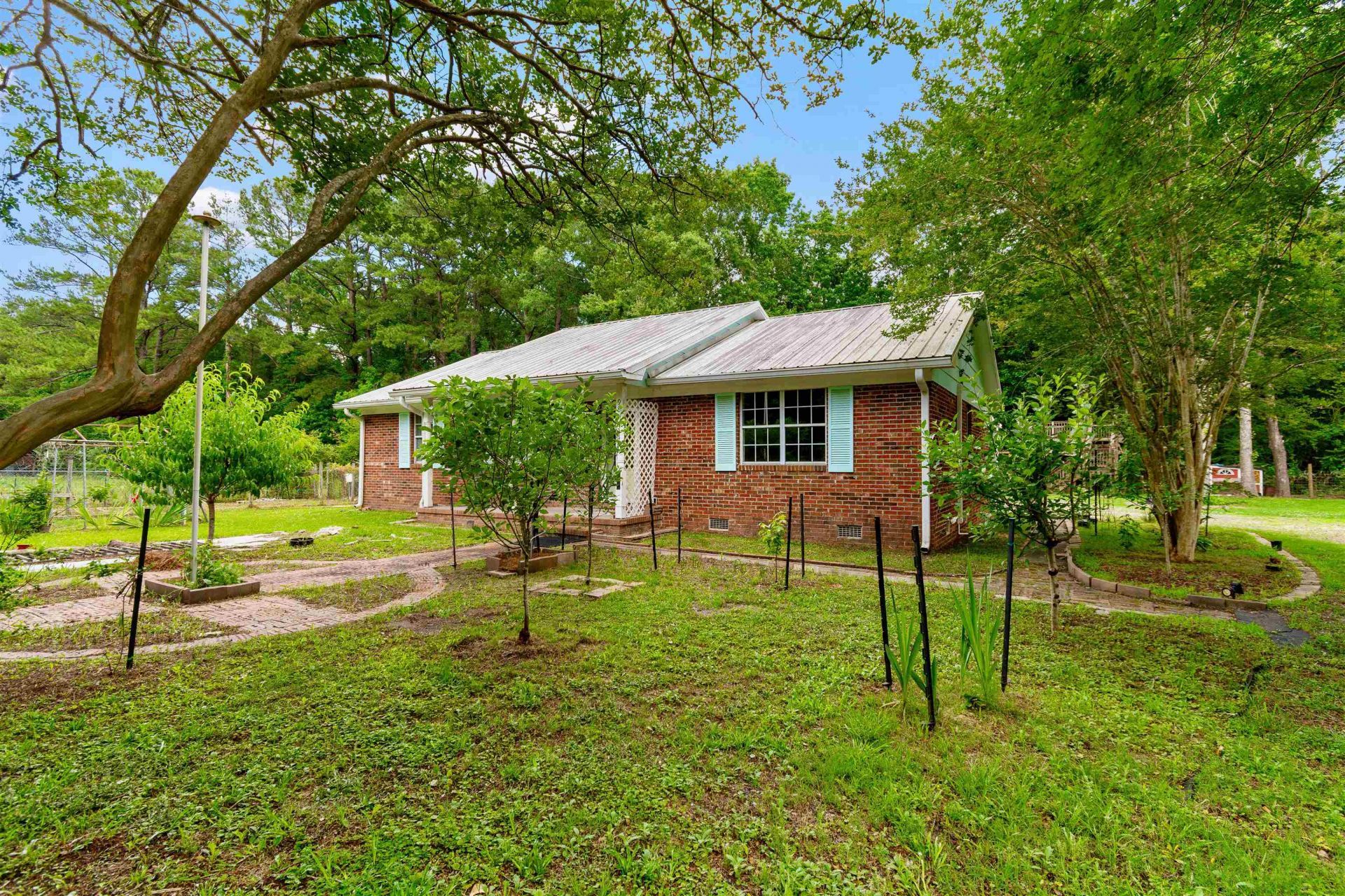 98 Wolf Dr. Photo 3