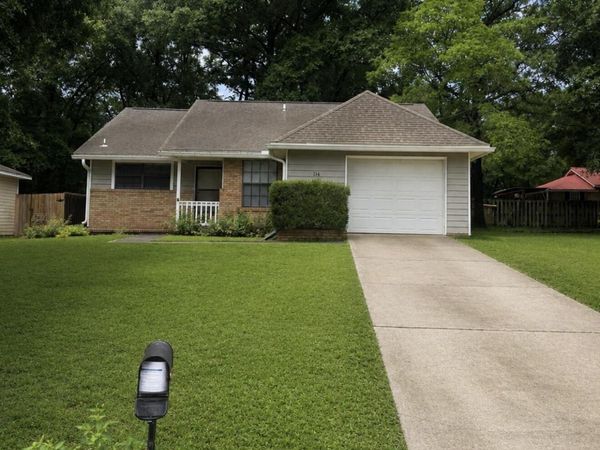 114 Fairoaks Drive, Crestview, FL 32539